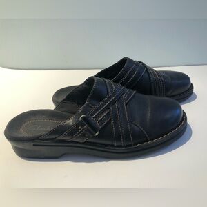 Clarks 7 black clogs slip on mules
